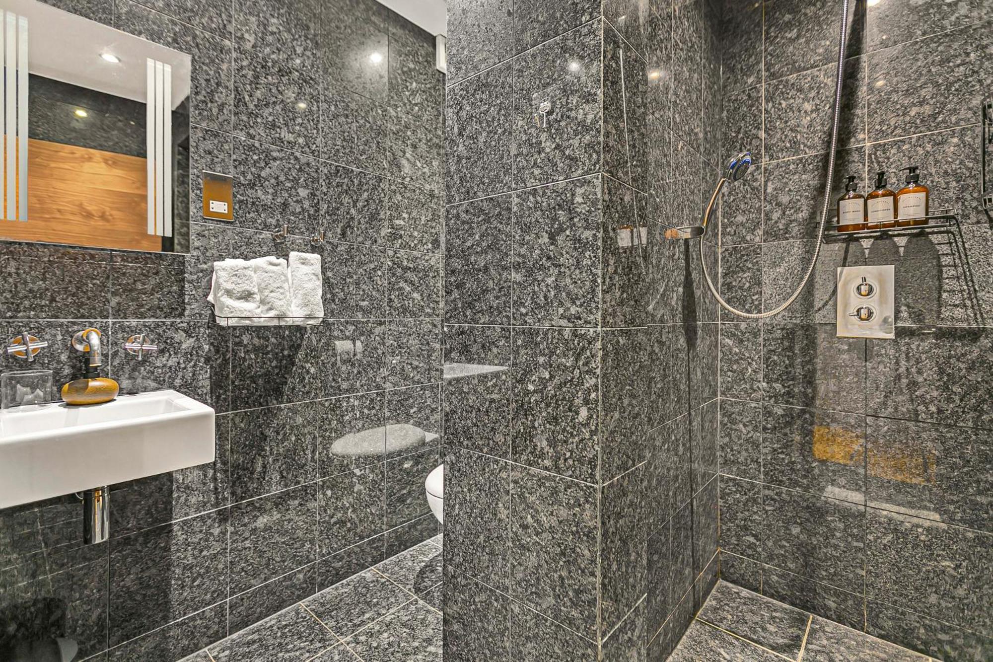 Apartament Large Stylish 2beds 2baths With Private Patio