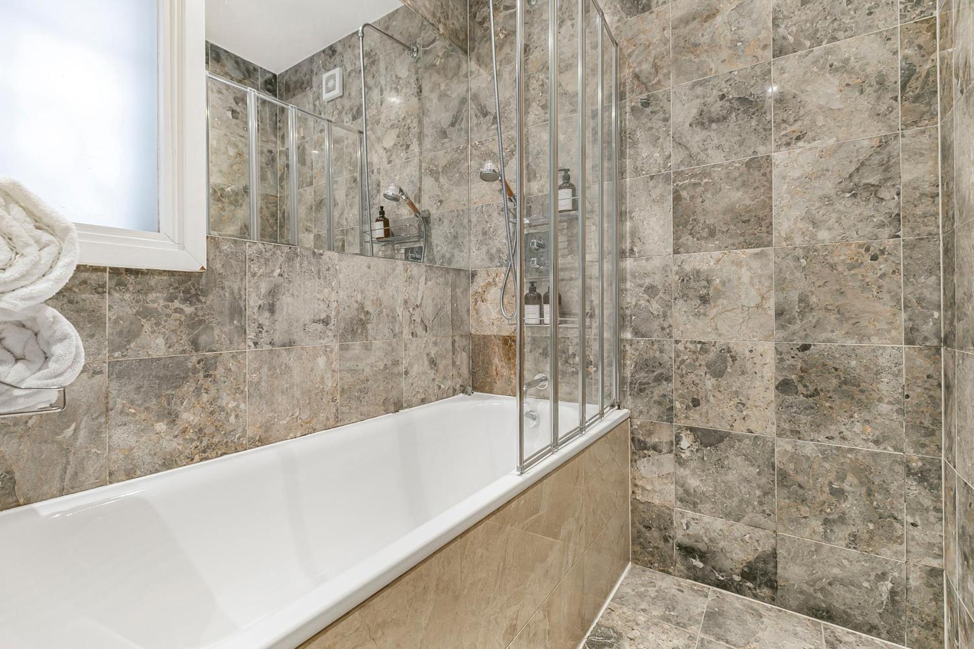Large Stylish 2beds 2baths With Private Patio Apartament Londra